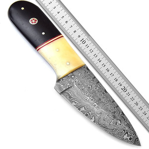 Cuchillo de hoja fija de acero damasco de alto carbono con logotipo personalizado OEM con Funda de cuero duradera y elegante diseño popular para caza - Product Image 6