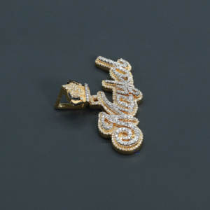 Découvrez notre dernière arrivée un pendentif en diamant nom personnalisé en argent sterling 925 avec un pendentif en moissanite - Product Image 5