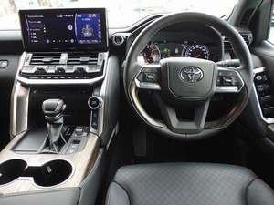 รถยนต์ปี 2022 ขับเคลื่อนสี่ล้อ พื้นที่ภายในสีเข้ม เบาะหนัง พวงมาลัยซ้าย ยาง R18 รถซีดาน มาตรฐานยูโร 4 สภาพดีเยี่ยม - Product Image 4