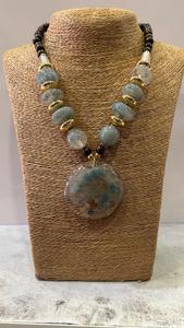 Collar de resina ecológica Natural de nuevo estilo para niñas, mujeres, cadena de cuentas, forma de bola romántica para fiestas, joyería de venta de exportación - Product Image 3