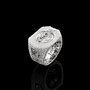 แหวนชื่อสั่งทำแบบ Iced Out ประดับเพชรโมอิสซาไนต์ เงินแท้ 925 หรูหรา โดดเด่น  งานสั่งทำพิเศษสำหรับผู้ชายและผู้หญิง - Product Image 2