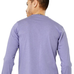 Confort lavande: T-shirt à manches longues en coton peigné Airlume 100%-Style classique, douceur subtile en lavande foncée - Product Image 4