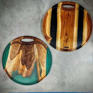 Planche à découper en résine de bois rustique avec pierre d'agate Taille et couleur personnalisables écologiques Style vintage - Product Image 2