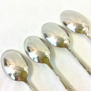 Ensemble de cuillères élégantes en acier inoxydable revêtues d'argent, parfaites pour la maison ou le restaurant, durables et élégantes. - Product Image 3