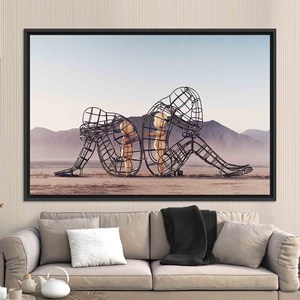 Toile imprimée : Deux personnes se retournant dans le dos, à Burning Man, TOILE ENVELOPPEE - Product Image 1