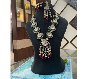 ชุดสร้อยคอพร้อมต่างหูประดับมอสซาไนต์ชุบทองคุณภาพพรีเมียม ดีไซน์คลาสสิก เหมาะสำหรับงานหมั้น งานแต่งงาน และโอกาสพิเศษอื่นๆ - Product Image 1