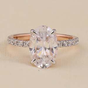 Anillo de Compromiso Solitario con Diamante Cultivado en Laboratorio, Corte Ovalado, 3.33 TCW, VS1, Plata de Ley y Oro, Elegante y Lujoso - Product Image 2