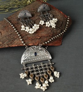 Conjunto de Collar y Aretes de Plata Oxidada, Joyería India para Mujer, Regalo para Ella - Product Image 3