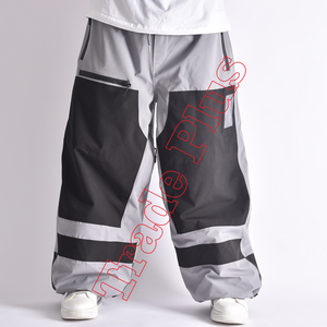 Pantalon de ski gris et noir de qualité supérieure, imperméable, avec cordon de serrage à la taille et poches zippées - Product Image 1