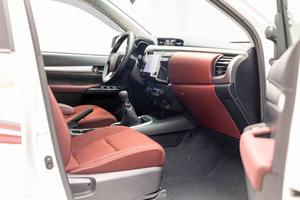 Notre meilleur véhicule d'occasion en excellent état pour Hilux Double Cabine, boîte manuelle, Diesel Turbo, intérieur cuir R18, parfaitement fonctionnel à 100 %. - Product Image 4