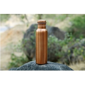 Bouteille en cuivre écologique moderne finition martelée bouchon d'étanchéité solide et résistant aux fuites pour le voyage et la maison - Product Image 2