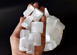 ขายร้อนสีขาวคริสตัลหินรักษาสีขาว Selenite หินร่วงลงในราคาที่ต่ำ - Product Image 6