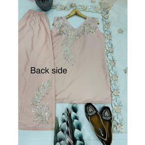 Ensemble de costumes 3 pièces de qualité supérieure Vêtements ethniques parfaits pour les mariages ou les fêtes et les occasions festives disponibles à bon prix - Product Image 3