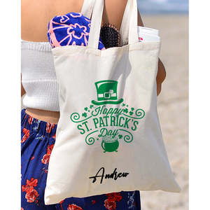 Sac fourre-tout pour femme pour la Saint-Patrick avec un grand chapeau joyeux, design élégant et festif - Product Image 4
