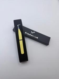 GETUP BROSONS IMPEX Nouvelle pince à épiler de précision en acier inoxydable à pointe lisse à 90 degrés avec revêtement en poudre jaune et nouvel emballage - Product Image 1