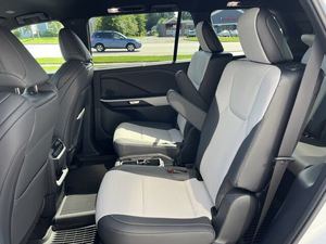 SUV Híbrido TX 500H F Sport Performance Premium 2024 con Bajo Kilometraje y Tracción en las Cuatro Ruedas - Product Image 4