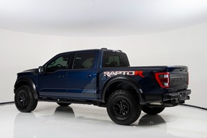 La Elección del Distribuidor: Ford F-150 Raptor CREW PICKUP 2023, Motor 5.2L V8 F DOHC 32V Gasolina, Tracción Trasera 4X4 - Product Image 2