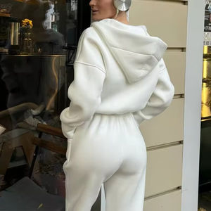 Ensemble de survêtement pour filles à prix avantageux, sweat-shirt décontracté et pantalon de survêtement, tenue deux pièces, vente en gros sur ZOHAN CREATIONS - Product Image 3