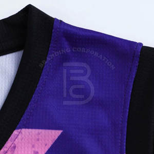 Uniforme de basket-ball sur mesure pour hommes Ensembles respirants de haute qualité en grandes tailles avec logo personnalisé - Product Image 4