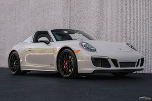 Porsche 911 de 2018, légèrement utilisée, construite avec soin - Product Image 2