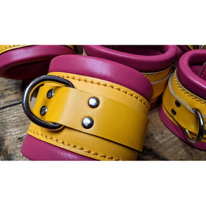 Menottes, attaches de cheville et collier de bondage rembourrés jaunes et roses extrêmement provocants - Product Image 5