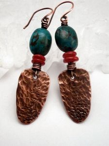 Boucle d'oreille en cuivre au design complexe avec un attrait vintage oxydé pour les femmes qui préfèrent les accessoires ethniques audacieux - Product Image 6