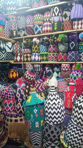 Cesta de pan de paja berber marroquí, vintage, colorida - Product Image 3