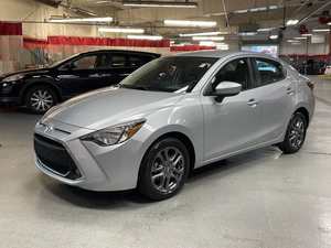 YAR-IS SEDAN LE d'occasion, conduite à gauche, transmission intégrale, pneus R15, intérieur clair, sièges en cuir - Product Image 4