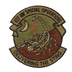 Accesorios de ropa personalizados de alta calidad Parches bordados e insignias Material de tela con forma de letra inglesa para la venta ropa de moda - Product Image 3