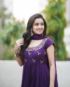 LANCEMENT DU NOUVEAU DESIGNER FESTIVE WEAR SHARARA PALAZZO TISSU CHINON SOIE AVEC BEAU TRAVAIL DE BRODERIE DE SÉQUENCE - Product Image 5