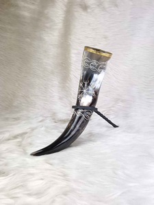 Corne de buffle naturelle de qualité indienne, corne à boire viking sculptée, design animal antique, support en fer poli par Decor World Expo - Product Image 3