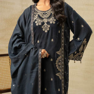 Ensemble de costume pour femmes tendance brodé, vêtements décontractés à la mode, costume brodé élégant pour femmes, personnalisé - Product Image 2