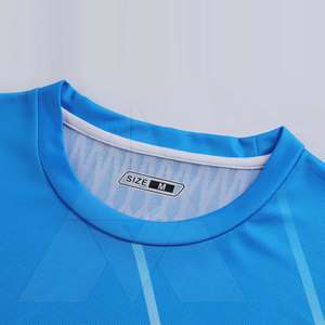 Uniforme de fútbol de alta calidad de poliéster 100% de color sólido para jugadores de fútbol - Product Image 2