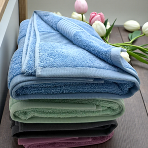 Serviettes de bain 100% coton peigné 600 GSM Ultra douces Très absorbantes Couleur unie Tissé Ensemble de serviettes de luxe de grande taille Séchage rapide Spa - Product Image 1