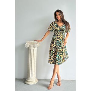 Robe longue maxi élégante TOPSHOW pour femme, imprimé léopard émeraude, tissu satiné en polyester, vêtements de mode en gros pour les fêtes - Product Image 1