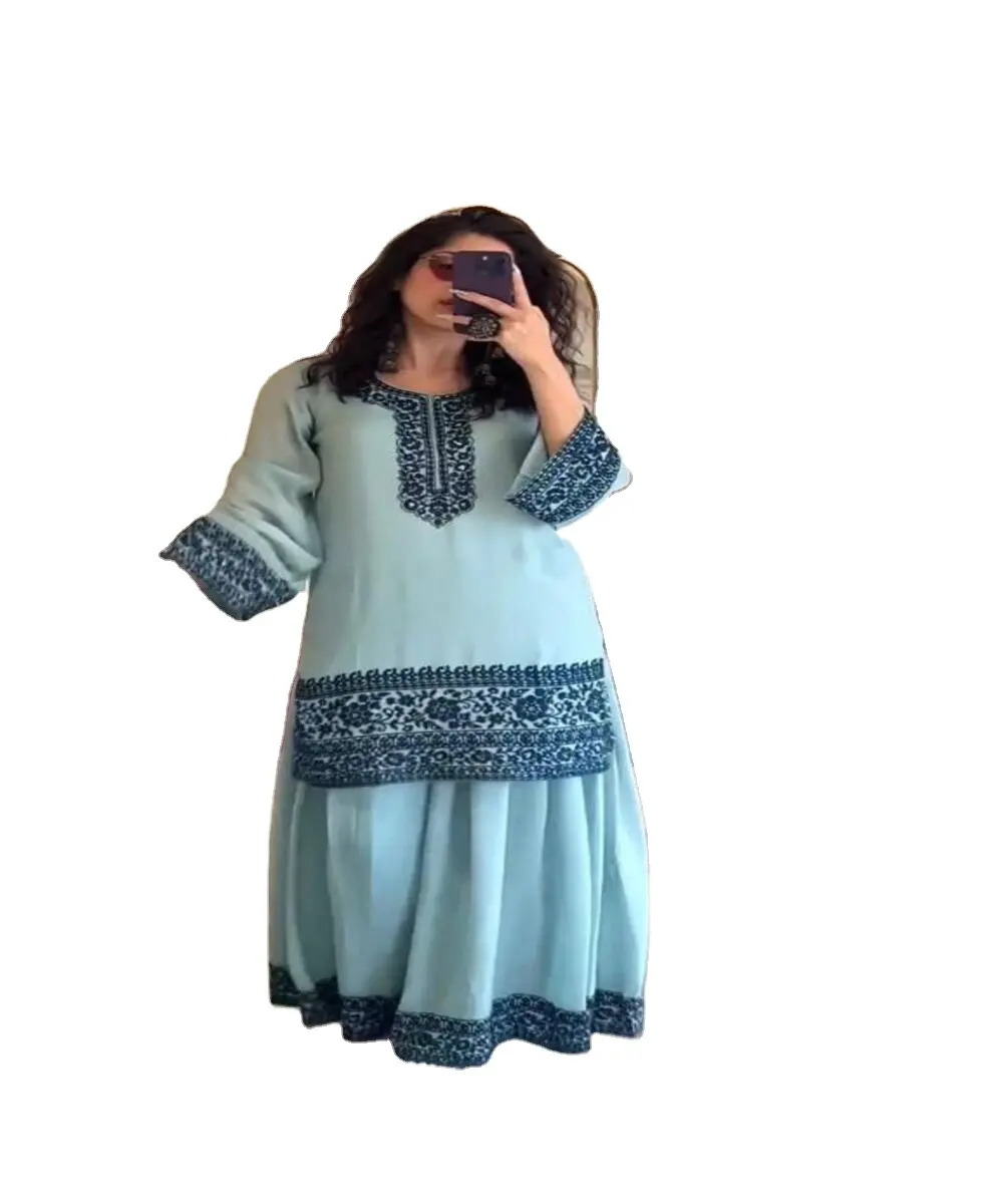 Robe de réception Net Anarkali: Démarquez-vous dans notre magnifique robe de soirée ornée de pierres