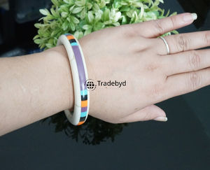 Brazalete Artesanal con Incrustaciones de Hueso, Joyería de Lujo Unisex, Bisel de Primera Calidad, Tradebyd - Product Image 1