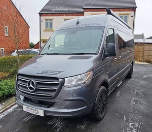 Minicaravana de Aluminio Moderna y Ligera Personalizada, Remolque de Campamento al Aire Libre con Espacio de Vida Móvil - Product Image 1