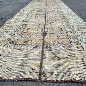 Alfombra Vintage de 2.4x8.6 pies, Alfombra Turca, Alfombra de Lana Abstracta Marrón y Azul - Product Image 5