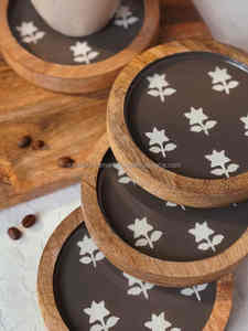 ชุดจานรองแก้วไม้คลาสสิก ผลิตจากวัสดุธรรมชาติอย่างประณีต เหมาะสำหรับการตกแต่งพื้นที่รับประทานอาหารที่บ้านให้ดูมีสไตล์ - Product Image 2