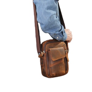 Sac bandoulière vintage en cuir PU avec chaîne, étanche, avec coussin d'air, fermeture éclair et fermoir – Sac de sport unisexe tendance pour l'extérieur - Product Image 4