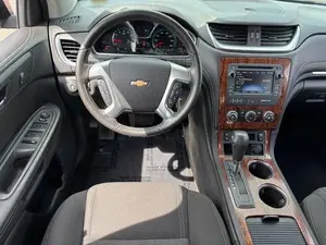 Chevrolet Traverse 1LT 2014, Volante a la Izquierda, Asientos de Cuero, Neumáticos R19 - Product Image 5