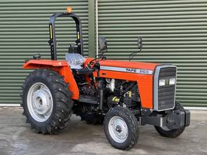 Livraison gratuite Tracteur agricole et utilitaire 50 CV 2 roues motrices 2,6 L 3 cylindres Diesel 1450 kg de levage Boîte de vitesses 8F+2R et réservoir de carburant 55 L - Product Image 3