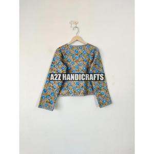 Veste matelassée en coton faite à la main pour femmes Style Boho Patchwork Design avec fermeture à bouton Technique imprimée pour les cadeaux de vacances - Product Image 6