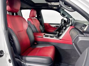 Un Excelente SUV Crossover Usado LX 600 F SPORT HANDLINE 2023 con Tracción en las Cuatro Ruedas - Product Image 3