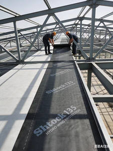 Sous-couche de toiture synthétique ignifuge SFS - Membrane respirante et imperméable de 130-180 g/m² pour la protection des toits et des murs - Product Image 3