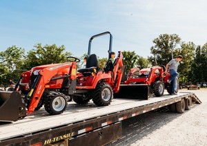 Tractor de Ruedas Usado Massey Ferguson GC1725 4WD con Bomba y Rodamiento, Motor Cummins de 185HP - Tractor Agrícola en Venta - Product Image 6