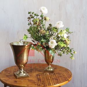 Vase de planteur d'urnes d'or pour la maison hôtels et restaurants Vase de plancher d'urnes en aluminium de conception classique pour la décoration de mariage best-seller - Product Image 5