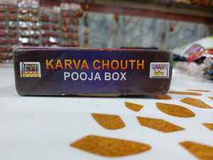 Precio al por mayor Pooja Box para Karwa Chauth Características aromáticas esenciales completas para Rituales Pooja con descuentos por pedidos a granel - Product Image 5