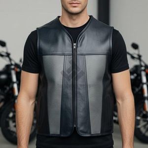 Gilet de motard en cuir véritable pour homme avec une coupe traditionnelle conçue pour un confort de conduite quotidien et un look moto simple et intemporel - Product Image 1